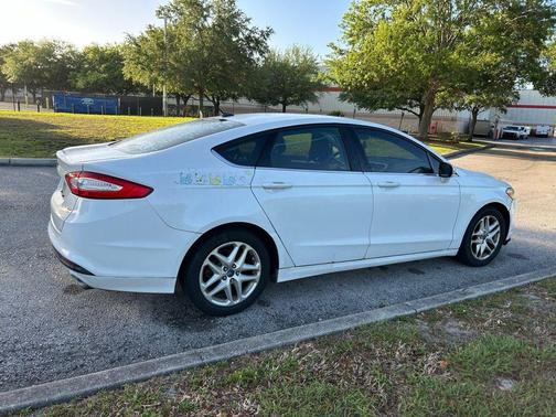 OXFORD WHITE 2013 Ford Fusion SE