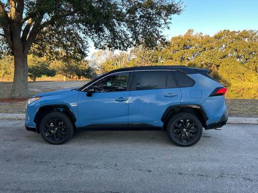 2023 Toyota RAV4 Hybrid SE