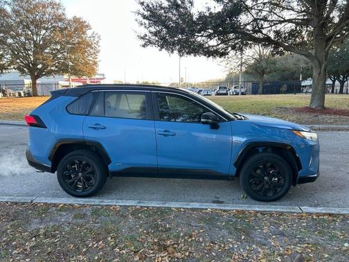 2023 Toyota RAV4 Hybrid SE