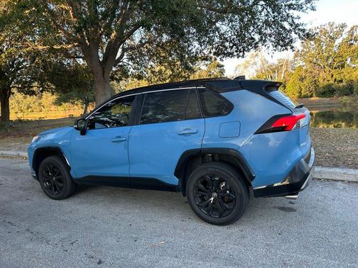 2023 Toyota RAV4 Hybrid SE