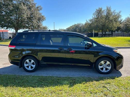 2013 Toyota Sienna LE