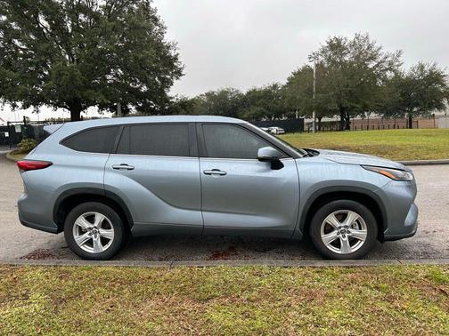 2023 Toyota Highlander LE