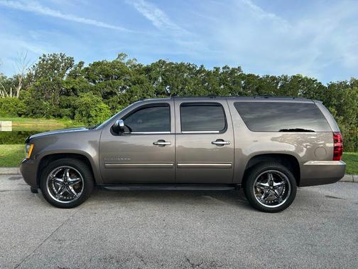 Mocha Steel Metallic 2014 Chevrolet Suburban 1500 LT