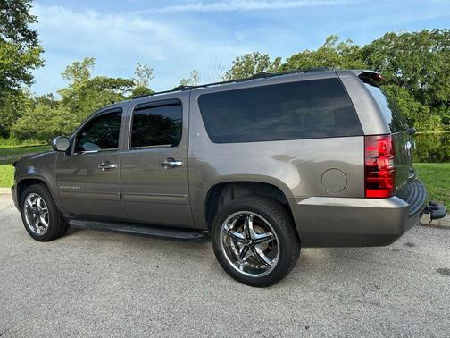 Mocha Steel Metallic 2014 Chevrolet Suburban 1500 LT
