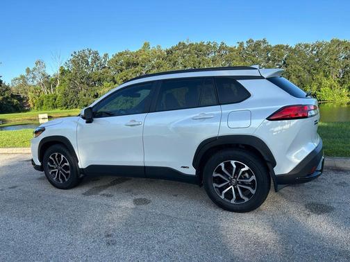 2024 Toyota Corolla Hybrid SE