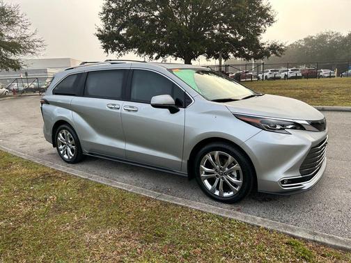 2024 Toyota Sienna Platinum