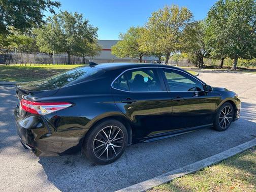 Midnight Black Metallic 2020 Toyota Camry SE