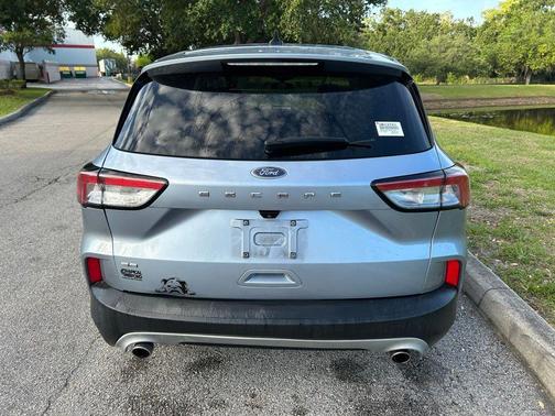 ICED BLUE SILVER METALLIC 2022 Ford Escape SE