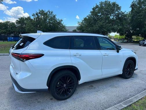 Wind Chill Pearl 2023 Toyota Highlander XSE
