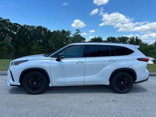 Wind Chill Pearl 2023 Toyota Highlander XSE