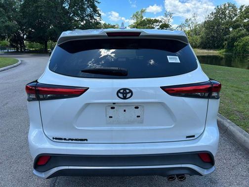 Wind Chill Pearl 2023 Toyota Highlander XSE