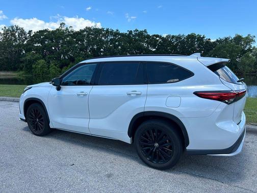 Wind Chill Pearl 2023 Toyota Highlander XSE