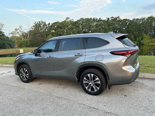 Heavy Metal 2025 Toyota Highlander Hybrid XLE