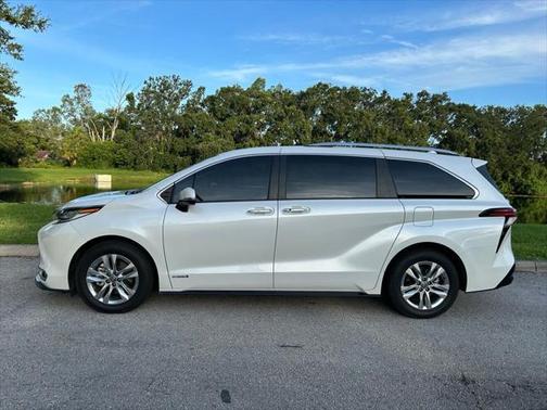 2021 Toyota Sienna Limited 7-Passenger