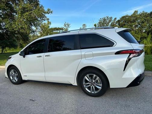 2021 Toyota Sienna Limited 7-Passenger