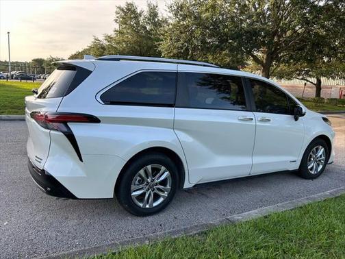 2021 Toyota Sienna Limited 7-Passenger