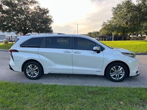 2021 Toyota Sienna Limited 7-Passenger