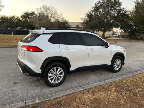 2024 Toyota Corolla Cross LE