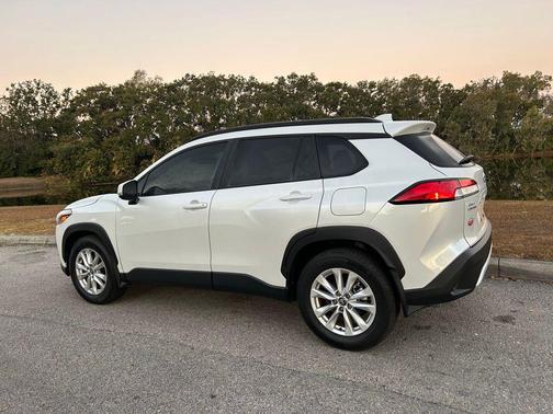 2024 Toyota Corolla Cross LE
