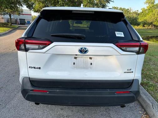2022 Toyota RAV4 Hybrid LE