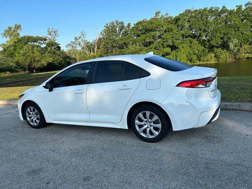 Super White 2020 Toyota Corolla LE