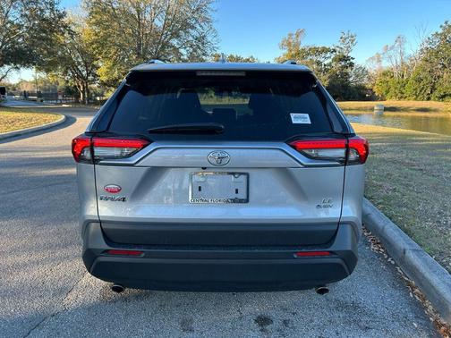 2025 Toyota RAV4 Hybrid SE