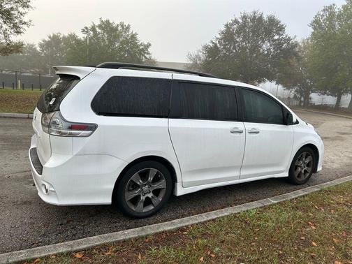 2014 Toyota Sienna SE
