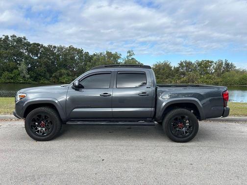 2022 Toyota Tacoma SR5