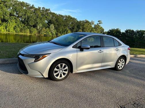 Classic Silver Metallic 2022 Toyota Corolla LE