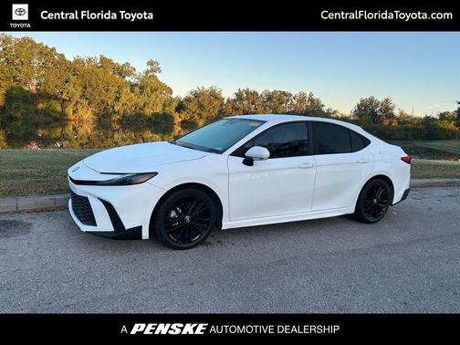 2025 Toyota Camry SE