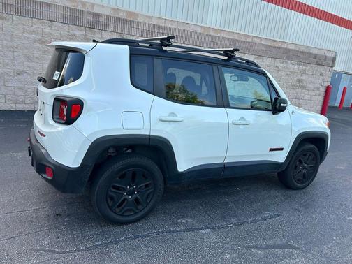 Alpine White 2018 Jeep Renegade Trailhawk