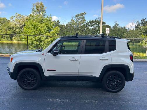 Alpine White 2018 Jeep Renegade Trailhawk