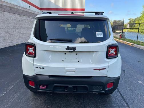 Alpine White 2018 Jeep Renegade Trailhawk
