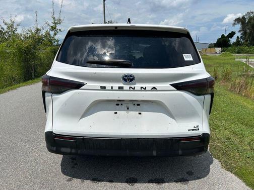 2023 Toyota Sienna LE