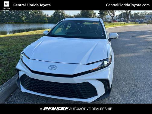 Ice Cap 2025 Toyota Camry SE
