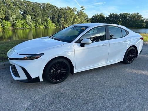 Ice Cap 2025 Toyota Camry SE