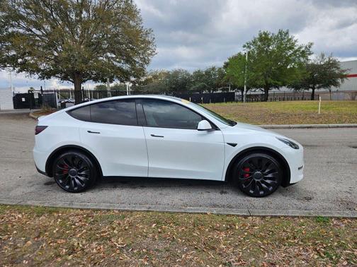 2022 Tesla Model Y Performance Dual Motor All-Wheel Drive