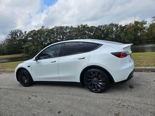 2022 Tesla Model Y Performance Dual Motor All-Wheel Drive