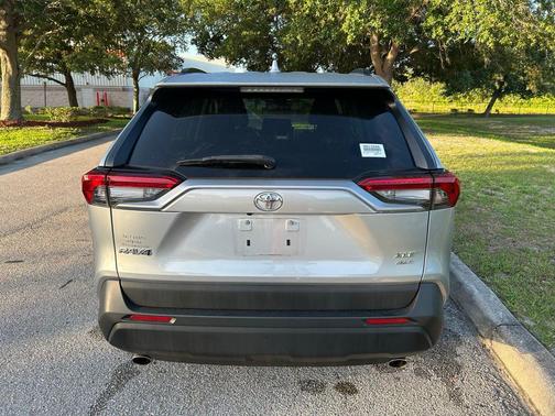 Silver Sky Metallic 2019 Toyota RAV4 XLE