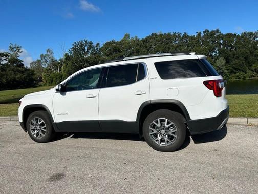 2023 GMC Acadia FWD SLT