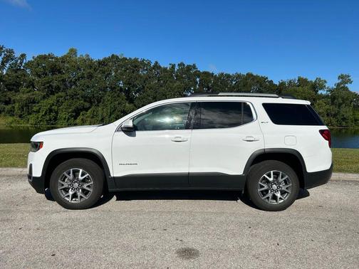 2023 GMC Acadia FWD SLT