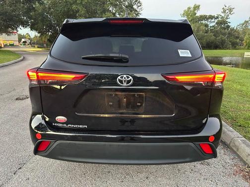 2023 Toyota Highlander Platinum