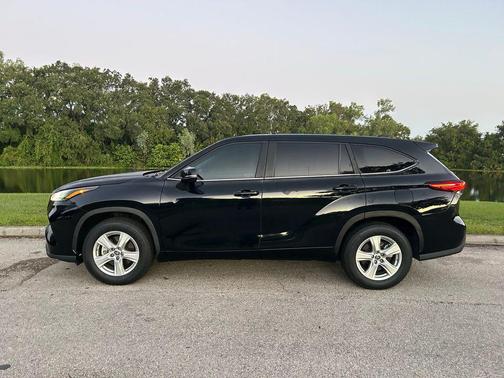 2023 Toyota Highlander Platinum