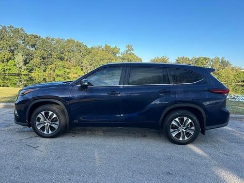 2025 Toyota Highlander Hybrid XLE