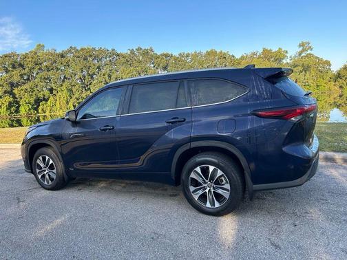 2025 Toyota Highlander Hybrid XLE