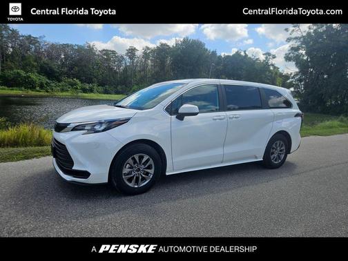 2025 Toyota Sienna LE