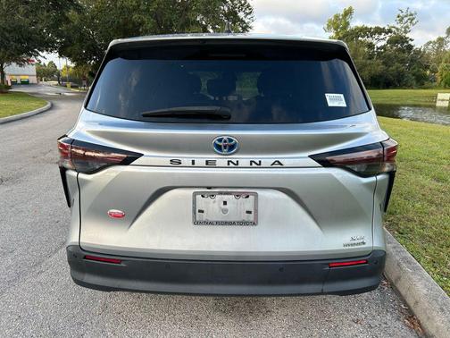 2023 Toyota Sienna XLE 7 Passenger