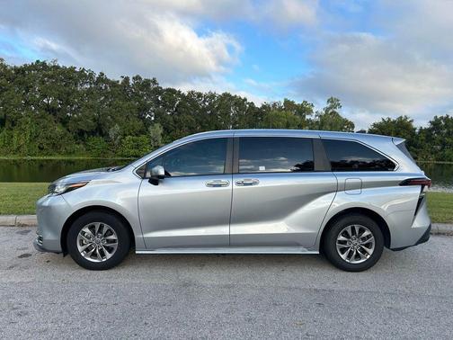 2023 Toyota Sienna XLE 7 Passenger