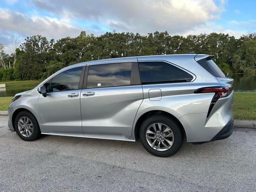 2023 Toyota Sienna XLE 7 Passenger