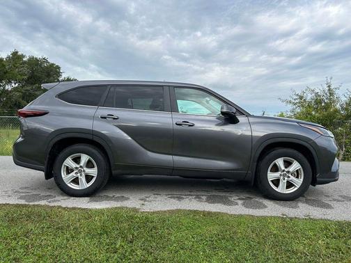 2024 Toyota Highlander LE